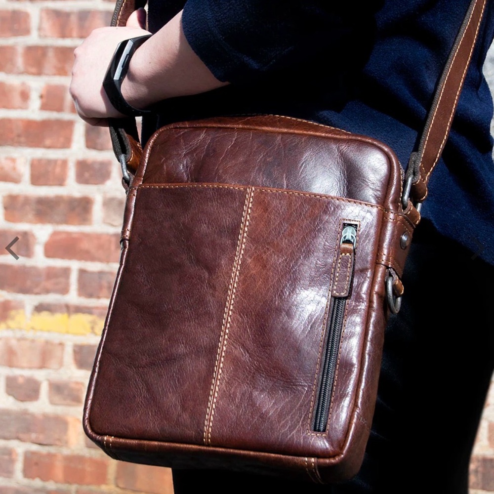 Men's/Unisex Jack George’s Brown Leather zippered Crossbody Bag w/Ft Zip Pocket. - Picture 4 of 15